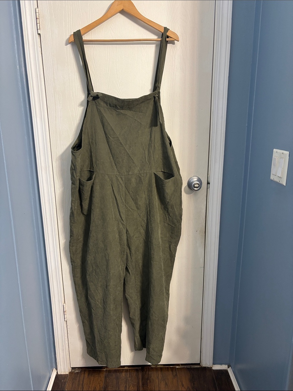 Relaxed Olive Green Women's Overalls with Adjustable Straps